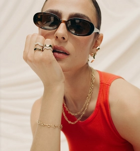 Fashionable gold plated jewelry set with wavy textured ring and thick chain necklace