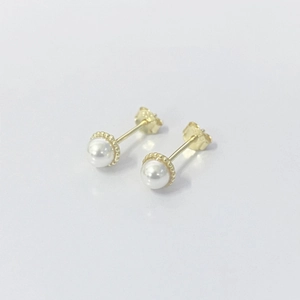 Classic S925 sterling silver pearl stud earrings with gold beaded edges for women