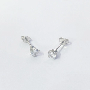 Boucles d'oreilles classiques S925 en argent fin avec couronne à quatre griffes et zircon