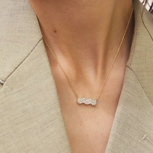 Élégant collier à pendentif ondulé en argent S925 doré avec zircons étincelants