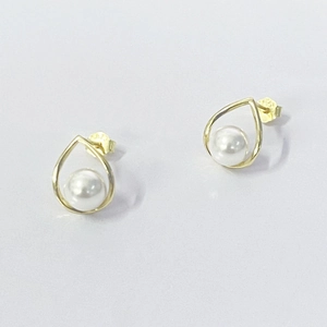 S925 sterling silver hollow teardrop pearl earrings with elegant gold finish and white pearls