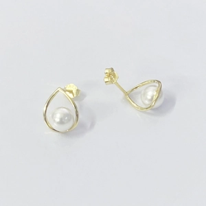 Elegant S925 silver gold-tone teardrop earrings with floating white pearls for women