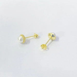 Elegant S925 sterling silver pearl stud earrings with vintage beaded edge gold plating