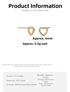 Détail des boucles d'oreilles cœur évidé en argent 925 de 6mm plaqué or 18 carats