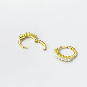 Créoles minimalistes en argent sterling S925 plaqué or avec de petites perles blanches