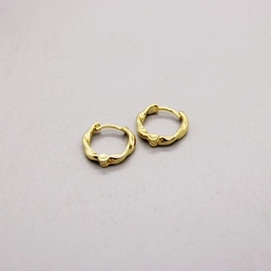 S925 sterling silver gold plated hoop earrings with irregular lava texture for unisex