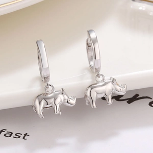 Boucles d'oreilles rhinocéros vintage en argent S925 avec finition métallique polie