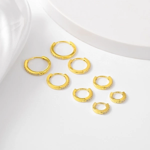 Set di orecchini a cerchio in argento S925 dorato con pavé di diamanti in quattro misure