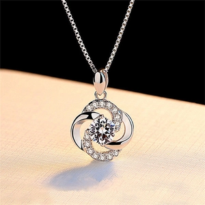 Collier trèfle à quatre feuilles en argent 925 avec pendentif en zircon étincelant