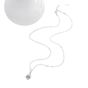 Collier en argent sterling S925 avec pendentif en zircon sur une chaîne élégante