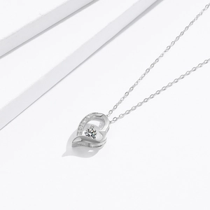 S925 sterling silver heart pendant necklace with round white zircon stones on white steps