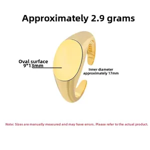Detail view of gold S925 silver signet ring showing 17mm inner diameter and weight 2.9g