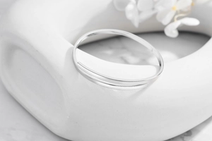 Close-up of S925 sterling silver open bangle with a polished minimalist double-layer design