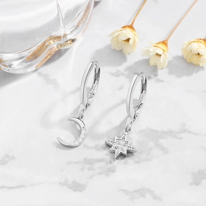 Elegante S925 Silber Stern und Mond Creolen mit glitzernden Kristallen für Damen