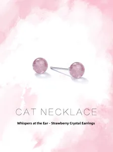 Détail macro de boucles d'oreilles en argent S925 avec perles de quartz fraise naturel