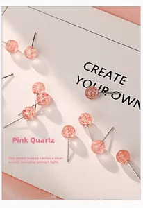 Détail des boucles d'oreilles en quartz fraise rose avec tiges en argent fin S925