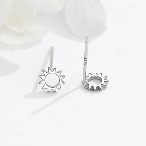 Elegant S925 sterling silver sunburst stud earrings with polished metallic finish
