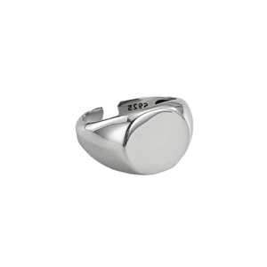 Détail du poinçon S925 sur l'anneau intérieur de la bague sigillaire réglable