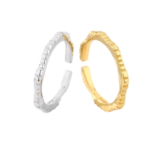 Adjustable S925 sterling silver rings with vertical ripple texture in gold and silver finish