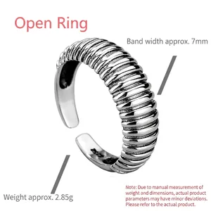 Minimalist 925 sterling silver threaded ring with wavy design and polished finish