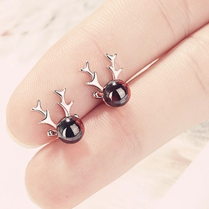 Boucles d'oreilles minimalistes en argent S925 avec bois de renne et grenat rouge