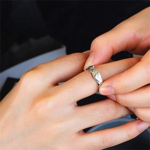 Close-up of a 925 sterling silver ring with quilted geometric texture on finger