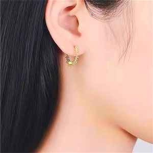 Elegante polsino per orecchio a girasole in argento S925 con finitura dorata chic