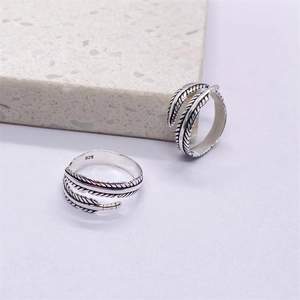 Retro S925 sterling silver feather ring with adjustable open band and vintage finish