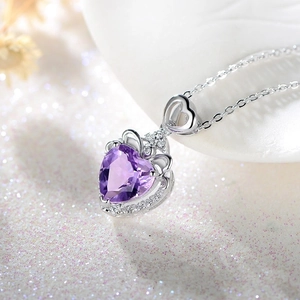 Exquis collier cœur couronne en argent S925 avec pierre violette et accents de zircon brillant