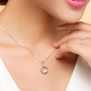 S925 sterling silver necklace with twisted ring pendant and dainty bow ring set