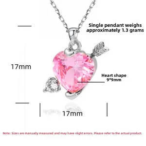 Dettaglio collana cuore in argento S925 con pietra rosa e misure di 17x17mm indicate