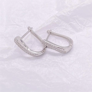 Élégantes boucles d'oreilles en argent S925 en forme de U avec sertissage de zircons blancs