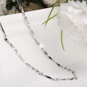 Elegant S925 sterling silver twisted chain necklace displayed on white ceramic