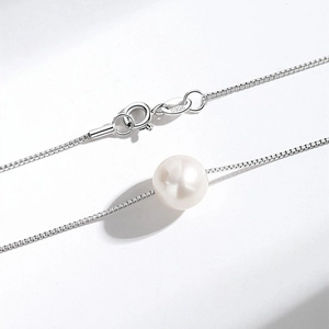 Minimalist S925 sterling silver box chain necklace with a lustrous white pearl pendant