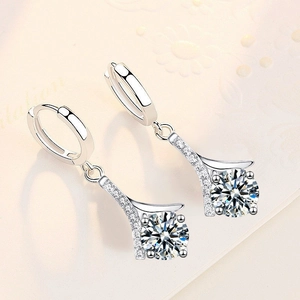 Orecchini a chevron in argento sterling S925 con zircone rotondo e pavé di cristalli