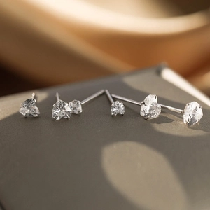 Sparkling S925 sterling silver heart-cut zircon stud earrings in multiple sizes