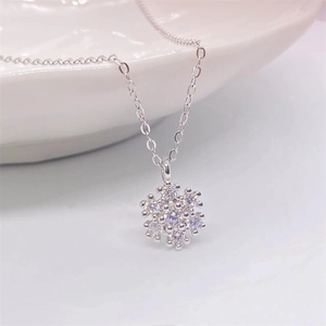 Elegante collana a fiocco di neve in argento S925 con scintillanti cristalli di zircone
