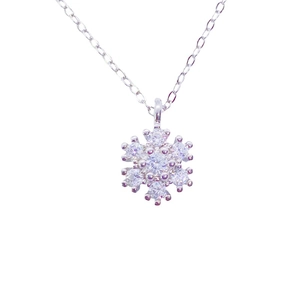 Elegante collana in argento sterling S925 con ciondolo a fiocco di neve e cristalli