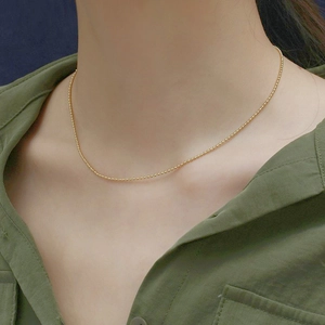 Collier minimaliste en argent sterling S925 plaqué or avec chaîne à billes sur la clavicule