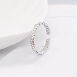 Bague ouverte en argent sterling S925 au design minimaliste avec motifs à rayures