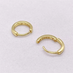 Minimalist S925 sterling silver hoop earrings with a gold-plated polished finish