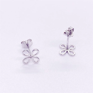 Minimalist S925 sterling silver hollow clover stud earrings with butterfly backs