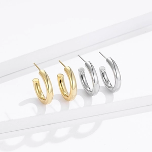 Minimalist chunky C-shape hoop earrings in polished gold and silver finishes