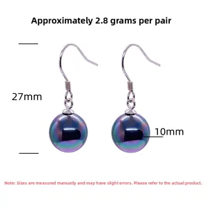 Dettaglio di orecchini a perla iridescente 10mm con ganci S925 e misure del prodotto