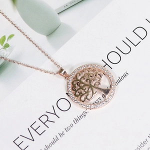 Collier Arbre de Vie en or rose avec pendentif rond orné de cristaux blancs