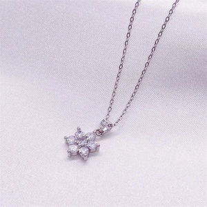 Sparkling S925 sterling silver snowflake pendant necklace with cubic zirconia for women