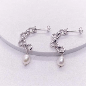 Boucles d'oreilles élégantes en argent S925 avec chaîne et perles baroques blanches polies