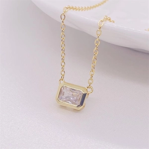 Elegant S925 silver necklace with rectangular emerald-cut zircon in gold plating