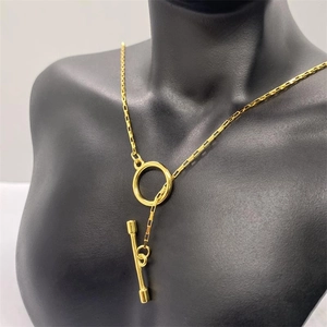 Vue détaillée du collier boîte en argent sterling S925 doré avec fermoir à bascule OT tendance