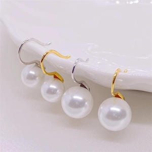 Elegant S925 silver pearl drop earrings in gold and silver finish on a white lace plate